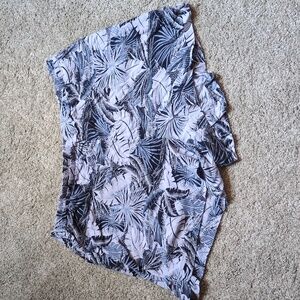 Aerie lightweight blue floral patterned pull on shorts size medium